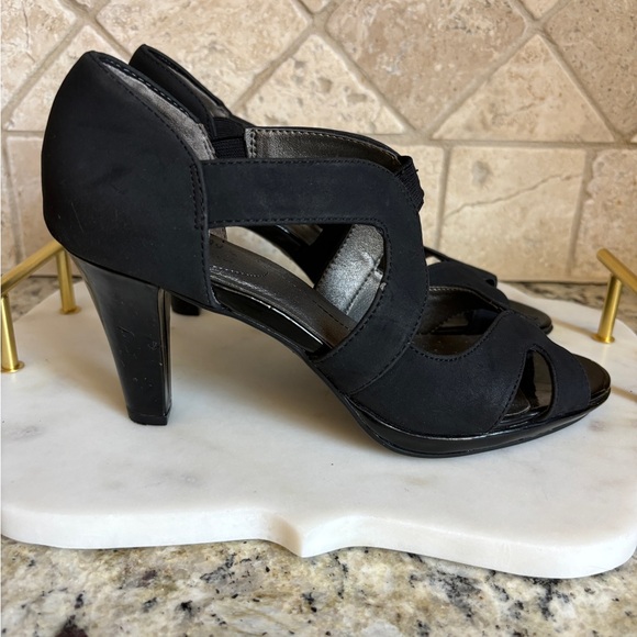 Life Stride Black Slip-On Heels - Picture 1 of 15